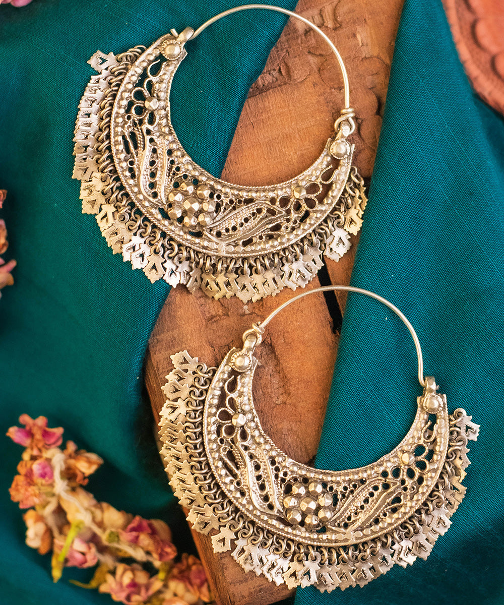 Bakul_Handcrafted_Pure_Silver_Earrings_WeaverStory_01