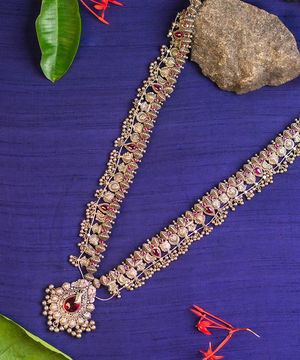 Ruhika_Handcrafted_Oxidised_Pure_Silver_Necklace_With_Kempstones_WeaverStory_01