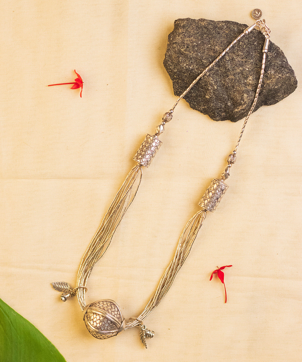 Thyri_Handcrafted_Pure_Silver_Necklace_WeaverStory_01