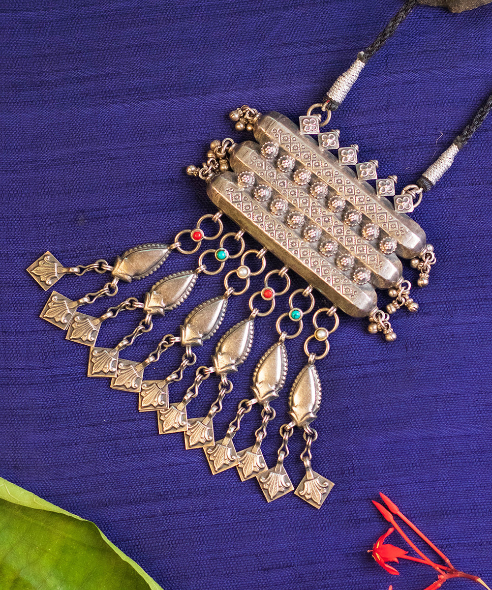 Ednita_Handcrafted_Oxidised_Pure_Silver_Necklace_WeaverStory_01