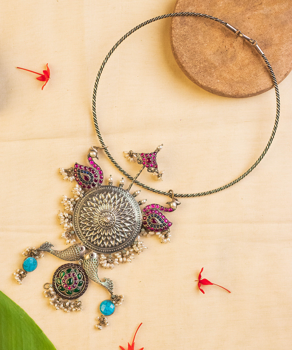 Elakshi_Handcrafted_Oxidised_Pure_Silver_Necklace_With_Kempstones_and_Pearls_WeaverStory_01