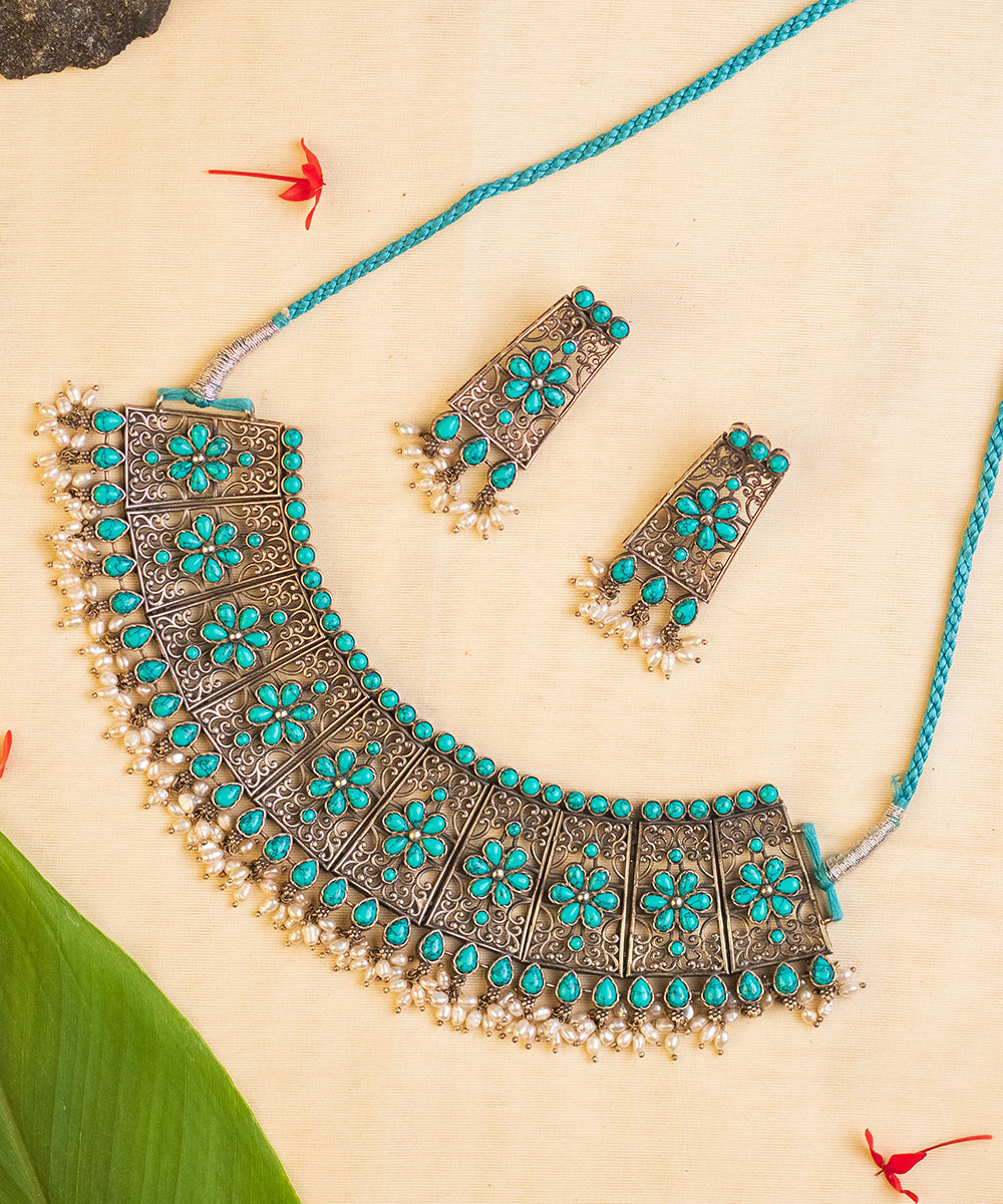 Hita_Handcrafted_Oxidised_Pure_Silver_Necklace_Set_With_Pearls_and_Kempstones_WeaverStory_01