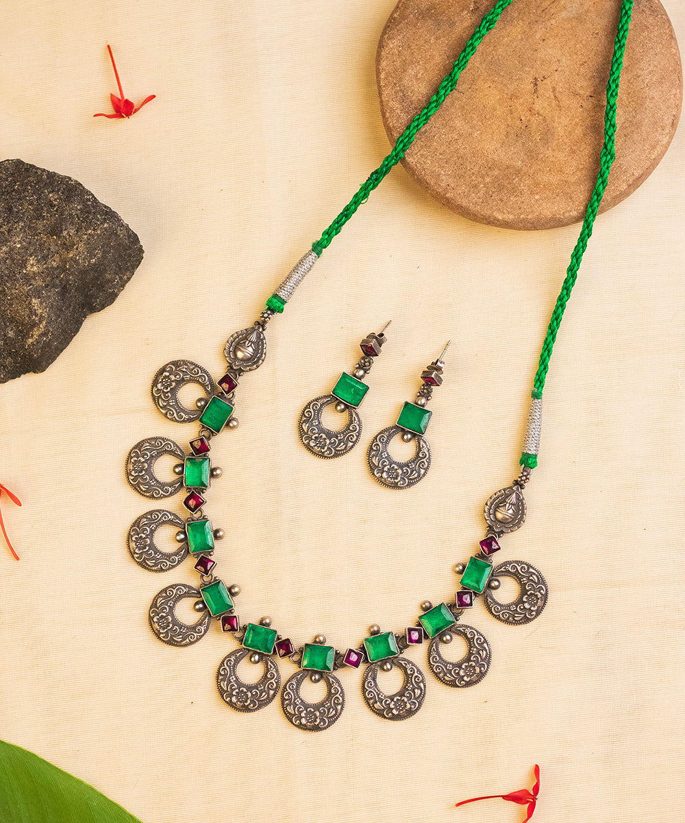 Ihina_Handcrafted_Oxidised_Pure_Silver_Necklace_Set_With_Kempstones_WeaverStory_01