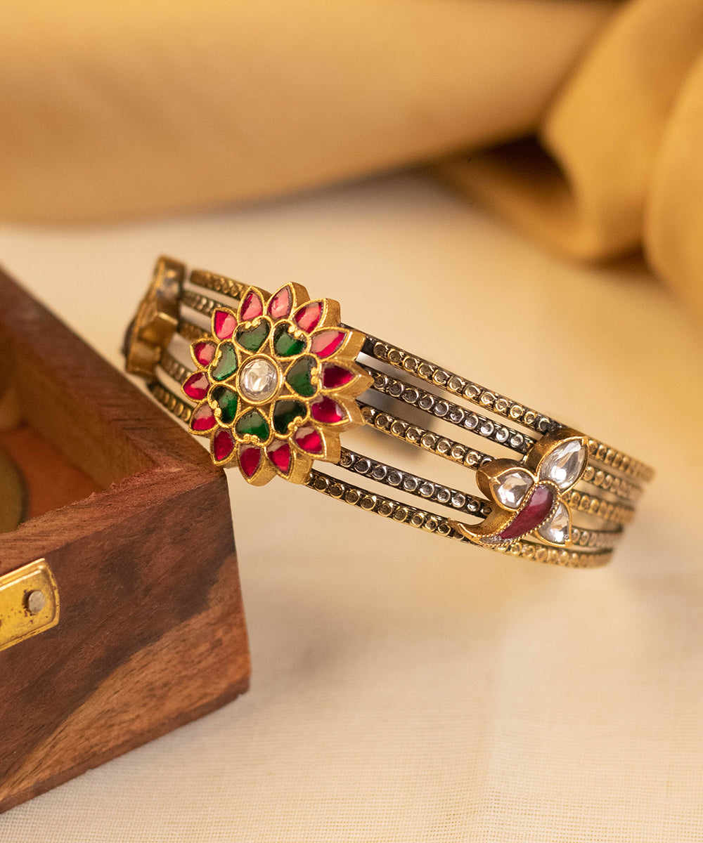 Idai_Handcrafted_Pure_Silver_Bangle_With_Kundan_WeaverStory_01