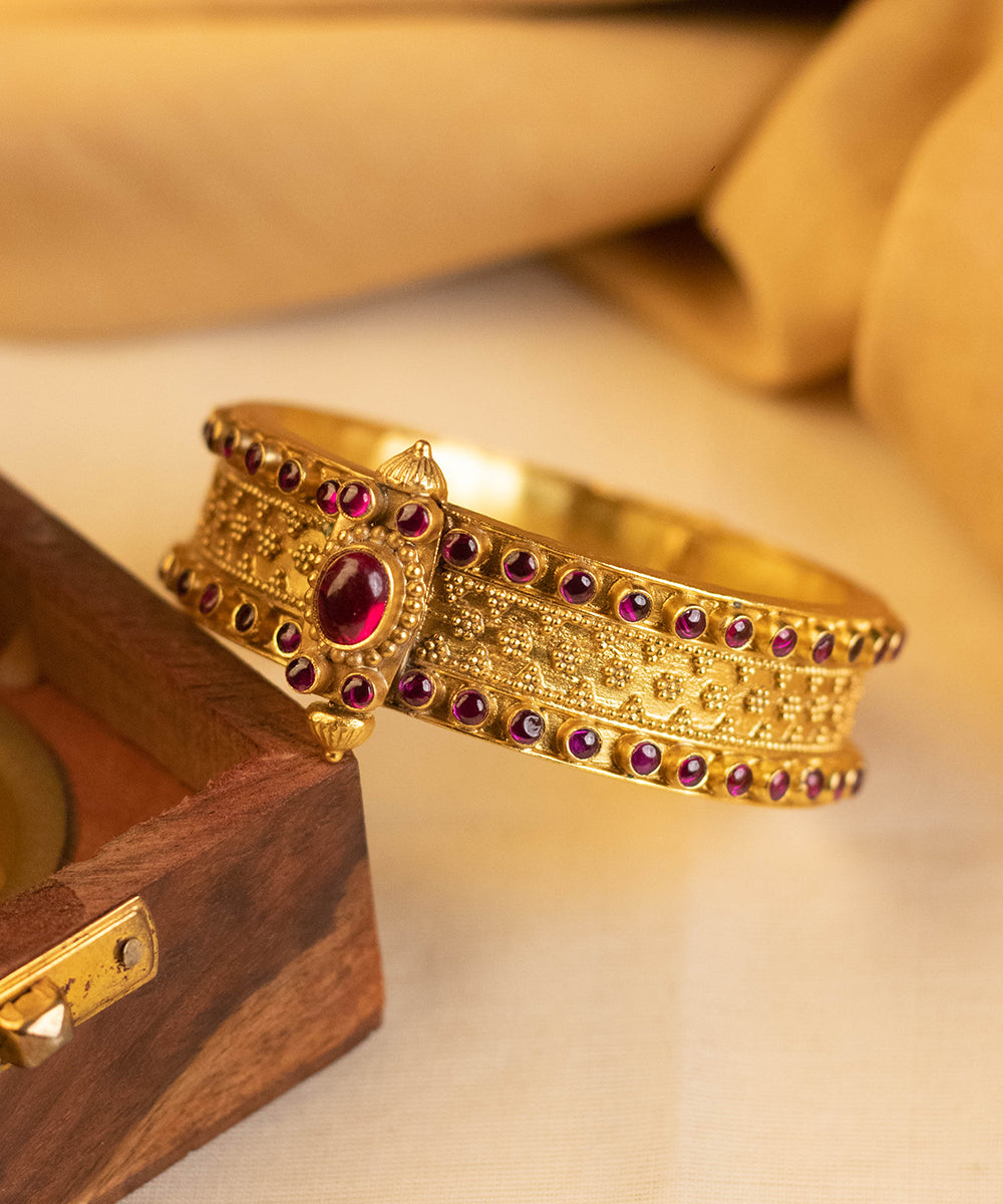 Kaya_Handcrafted_Pure_Silver_Bangle_With_Red_Onyx_WeaverStory_01