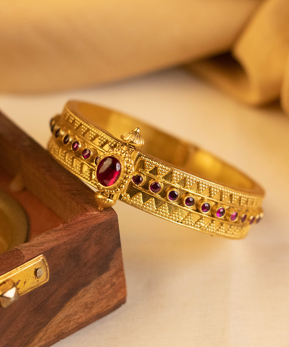 Kanna_Handcrafted_Pure_Silver_Bangle_With_Red_Onyx_WeaverStory_01