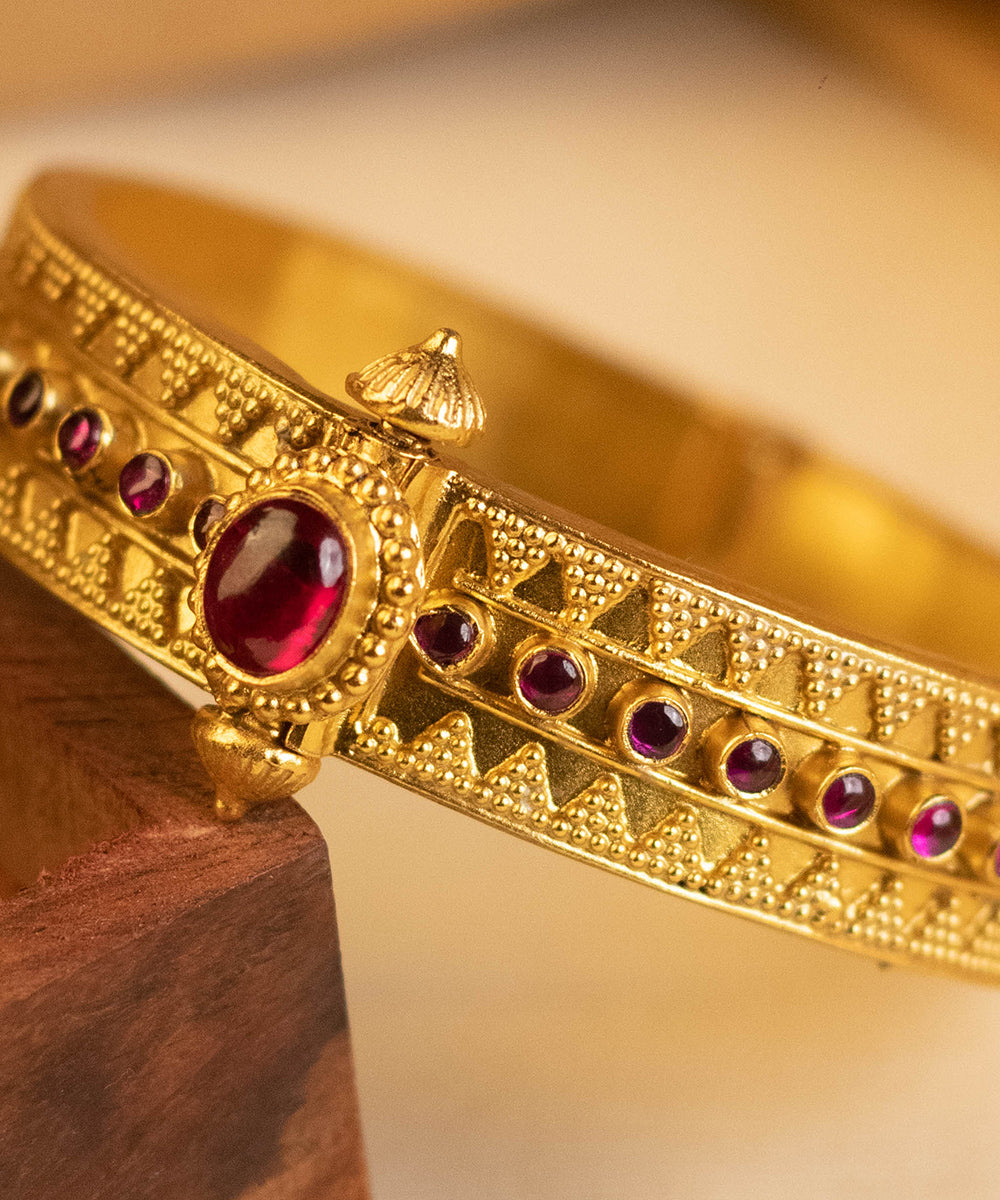 Kanna_Handcrafted_Pure_Silver_Bangle_With_Red_Onyx_WeaverStory_02