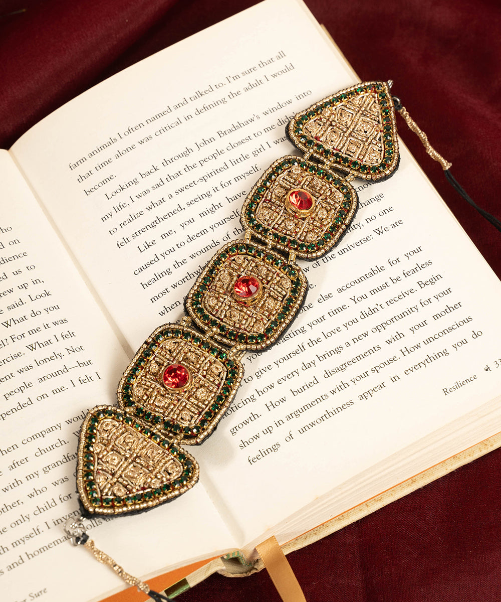 Handcrafted_Antique_Gold_Fabric_Choker_WeaverStory_05