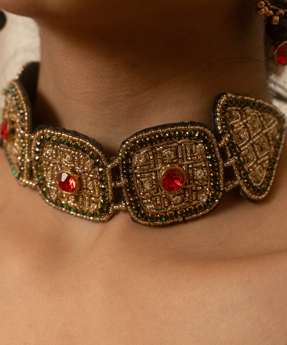 Handcrafted_Antique_Gold_Fabric_Choker_WeaverStory_03