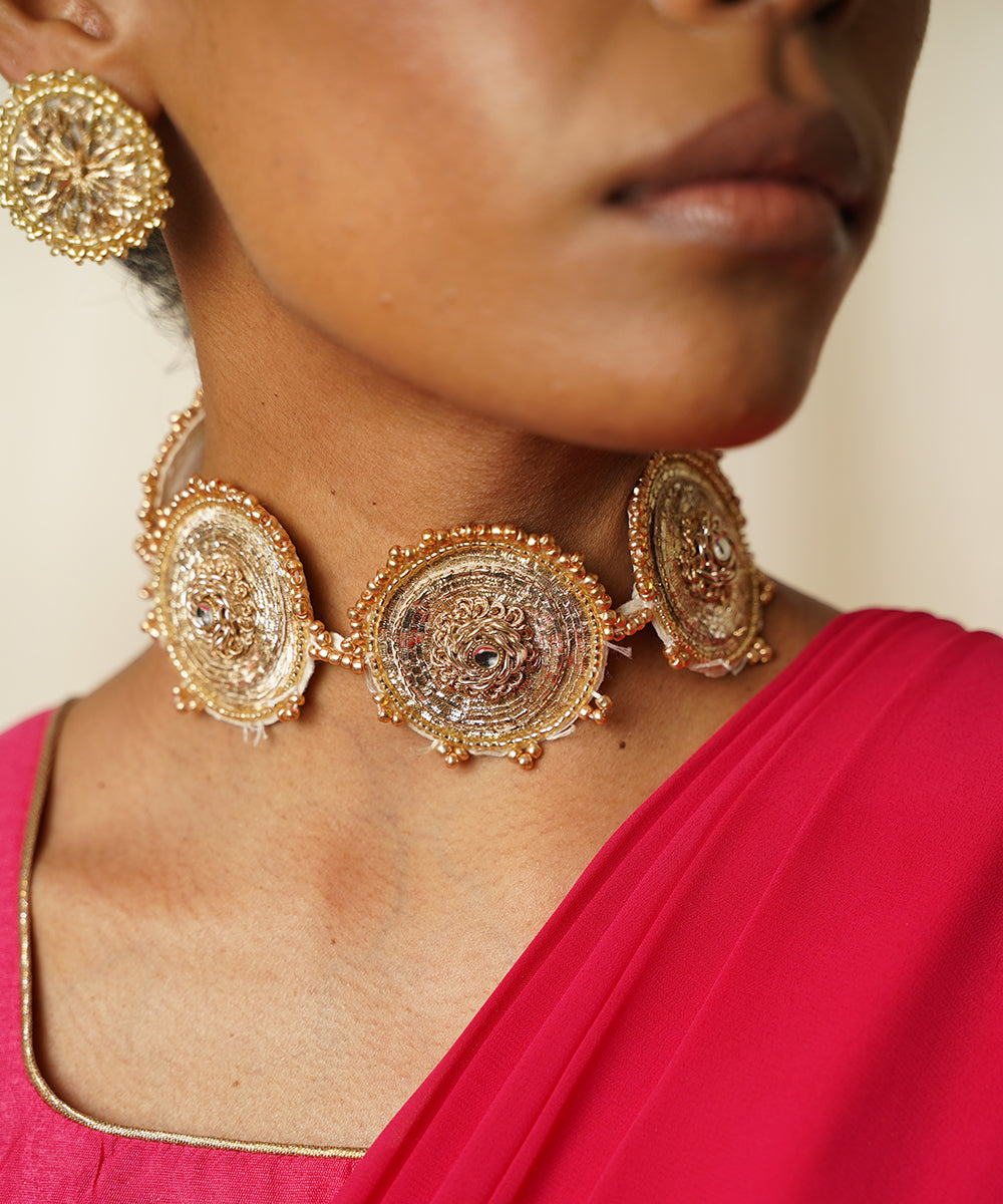 Handcrafted_Gold_Circular_Medallion_Choker_Necklace_Set_WeaverStory_02