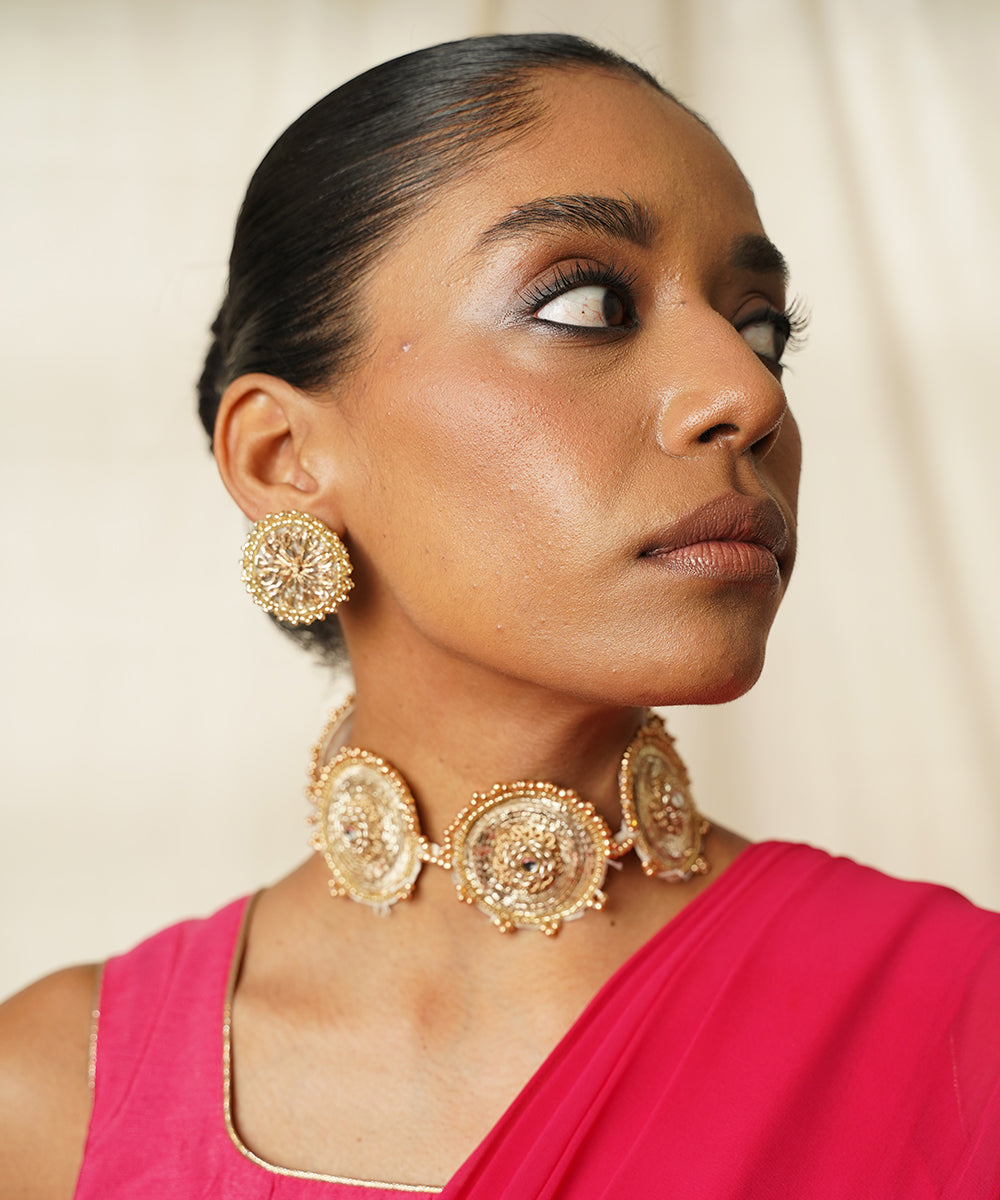 Handcrafted_Gold_Circular_Medallion_Choker_Necklace_Set_WeaverStory_01