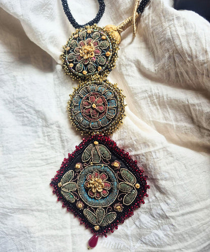 Mehrangi_Long_Rani_Haar_Hand_Embroidered_Necklace_WeaverStory_03