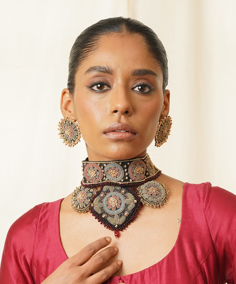 Handcrafted_Black_Fabric_Choker_WeaverStory_03