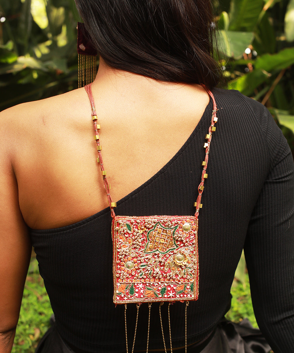 Jiera_Hand_Embroidered_Necklace_WeaverStory_01
