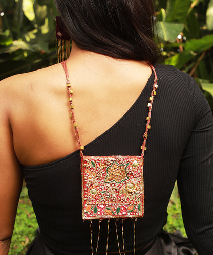 Jiera_Hand_Embroidered_Necklace_WeaverStory_01