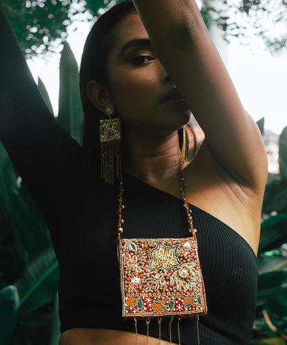 Jiera_Hand_Embroidered_Necklace_WeaverStory_02