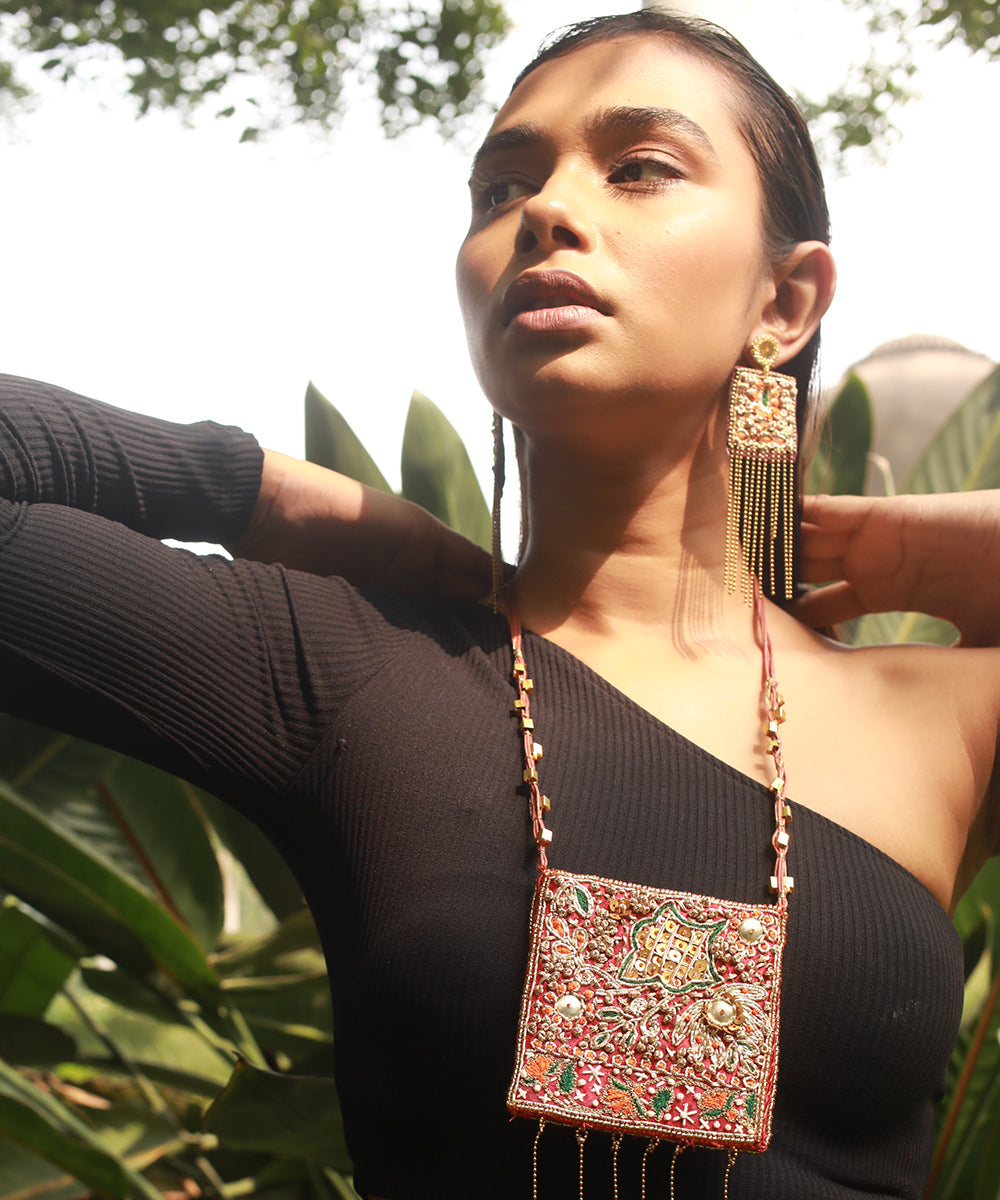 Jiera_Hand_Embroidered_Necklace_WeaverStory_04
