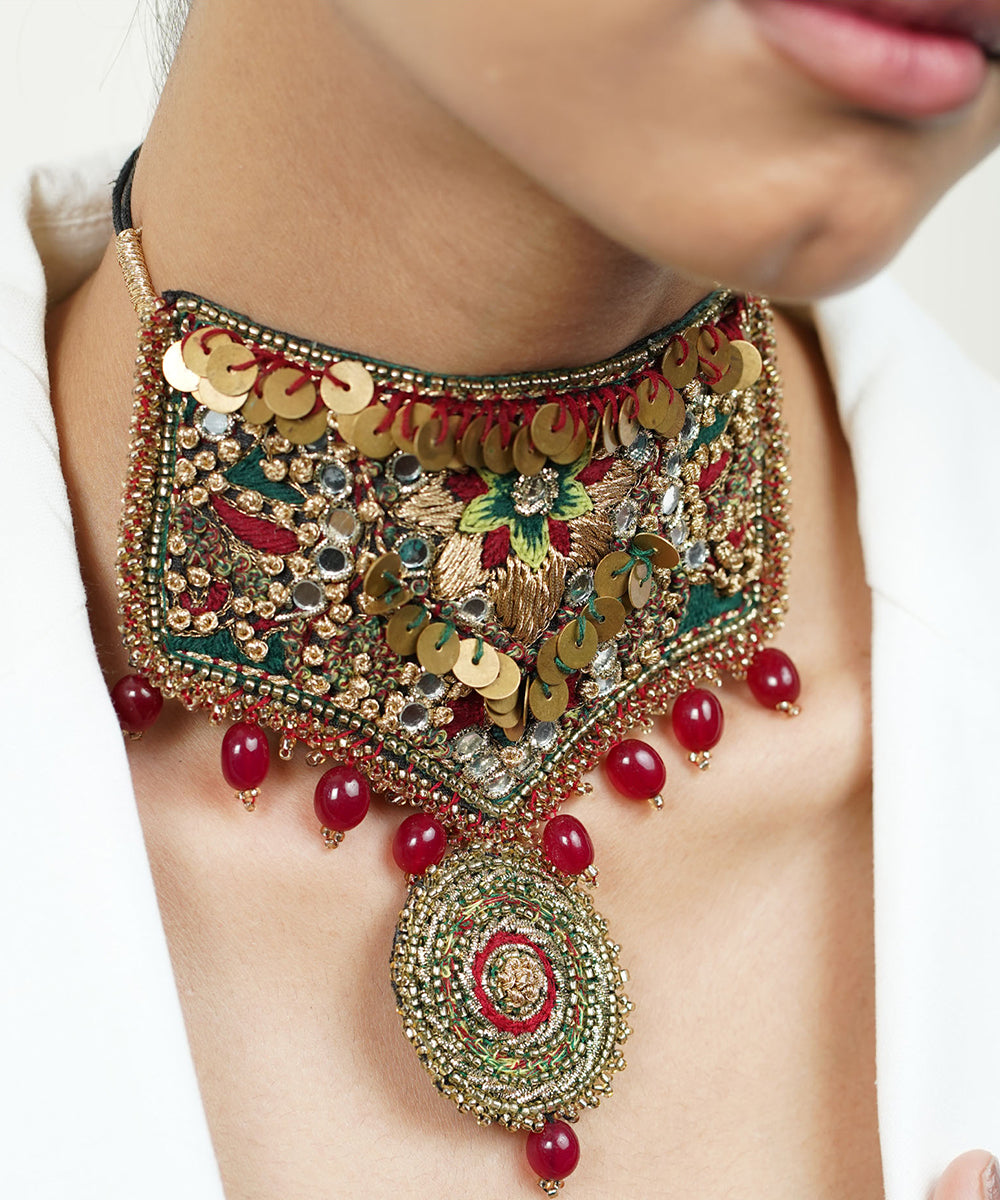 Mastani_Hand_Embroidered_Necklace_WeaverStory_03