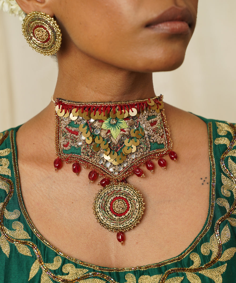 Mastani_Hand_Embroidered_Necklace_WeaverStory_05
