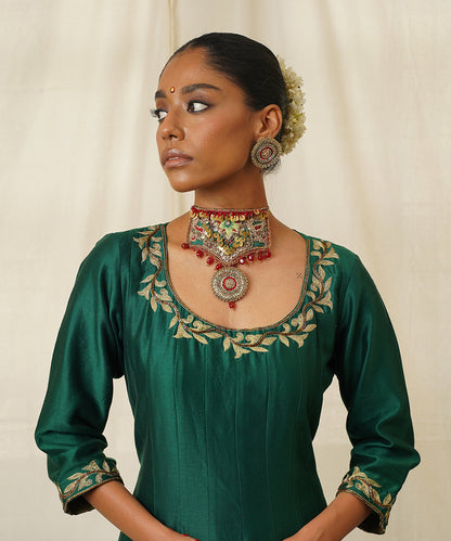 Mastani_Hand_Embroidered_Necklace_WeaverStory_02