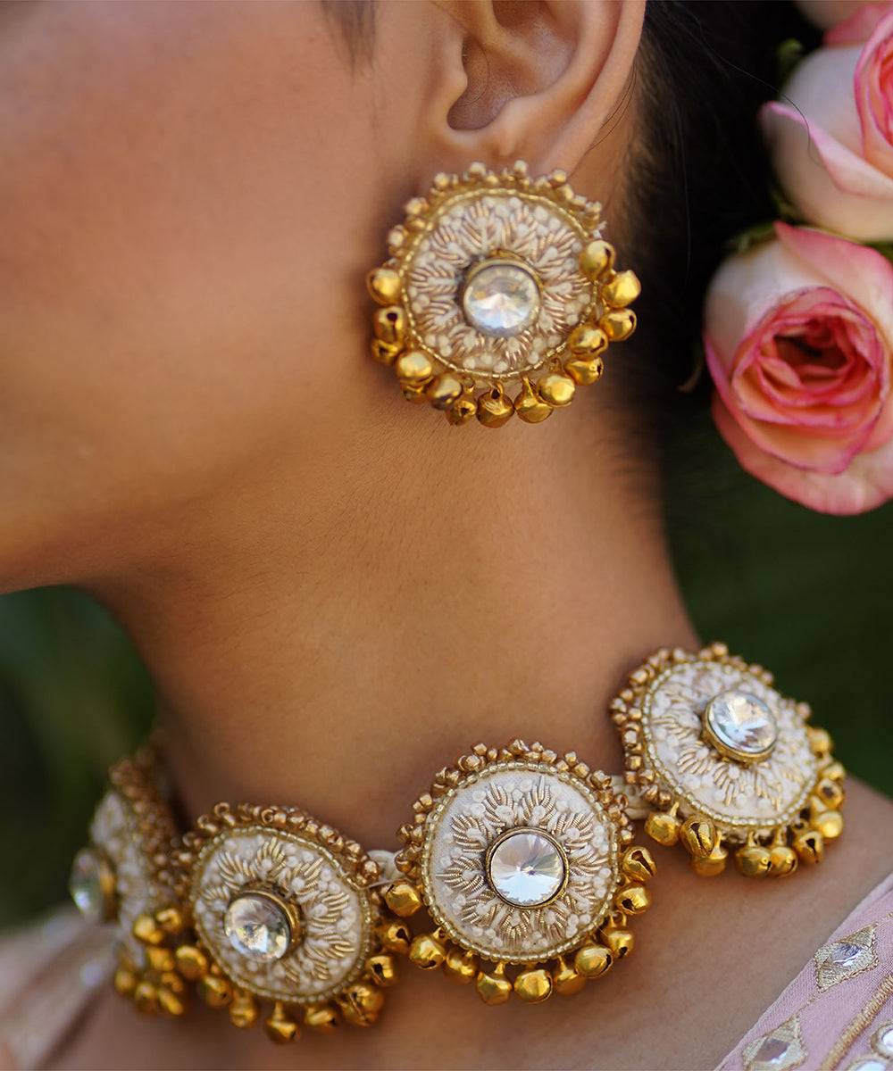Sundari_Choker_Hand_Embroidered_Necklace_WeaverStory_02