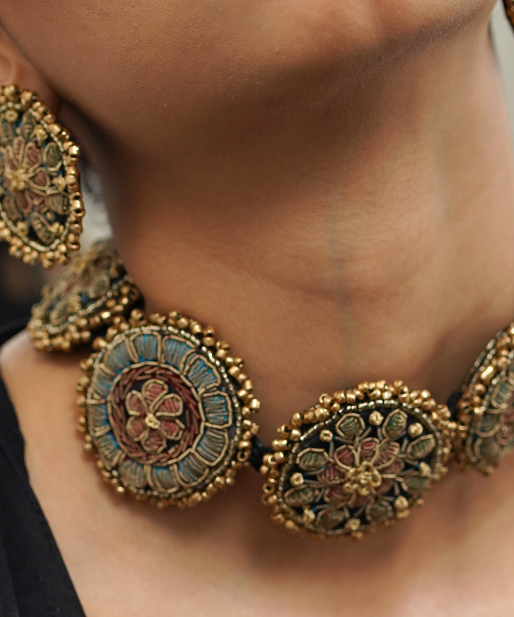 Meerabai_Hand_Embroidered_Necklace_WeaverStory_01