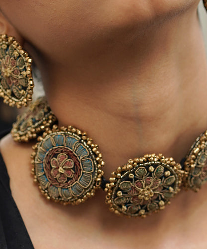 Meerabai_Hand_Embroidered_Necklace_WeaverStory_01