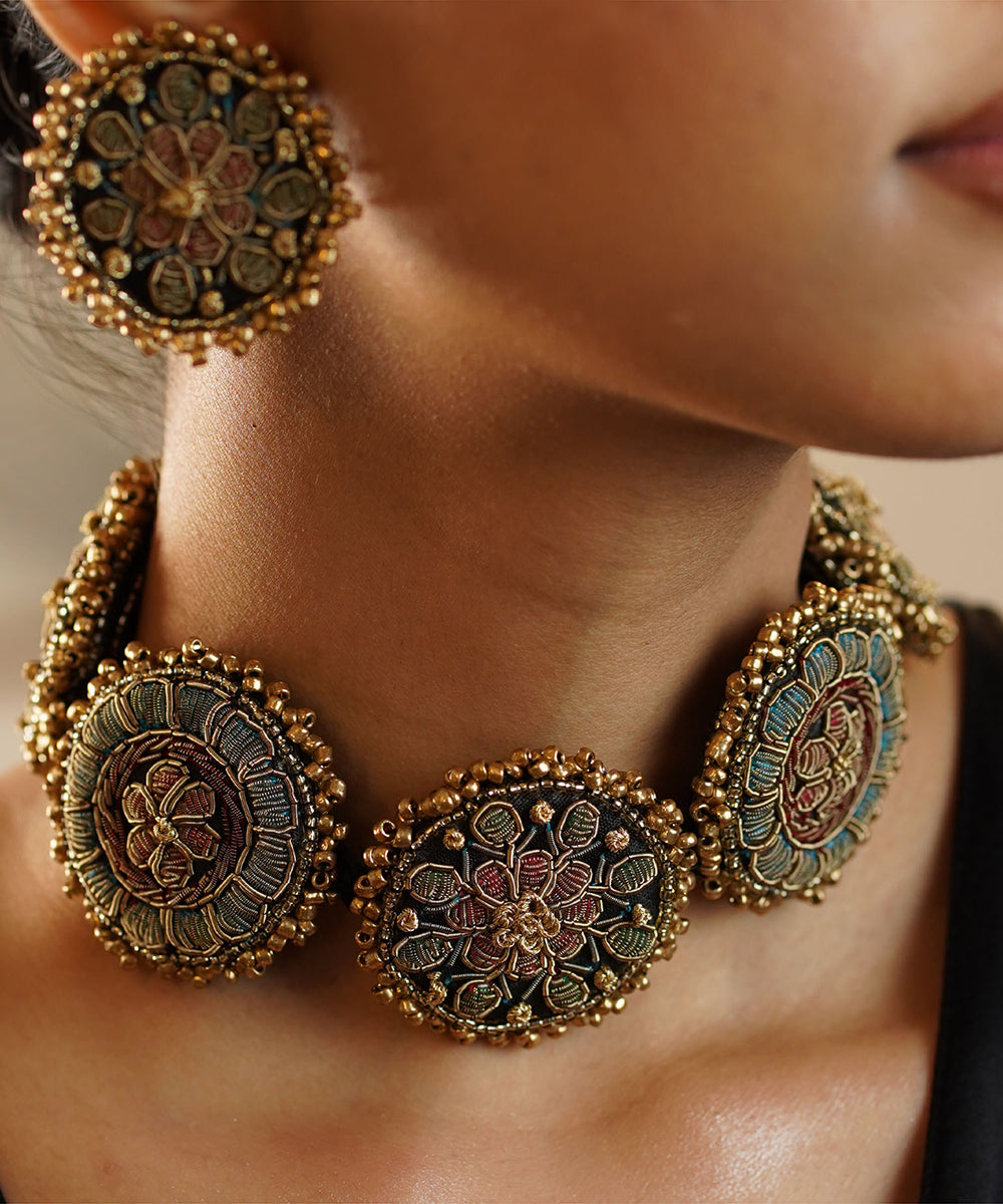 Meerabai_Hand_Embroidered_Necklace_WeaverStory_03