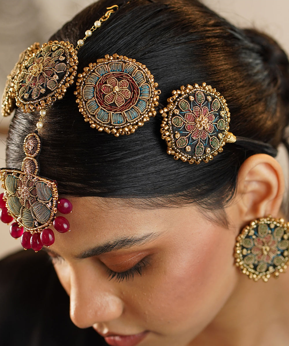 Meerabai_Hand_Embroidered_Necklace_WeaverStory_04