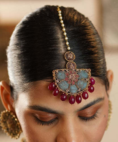 Ethnic_Embroidered_Lotus_Motif_Maang_Tikka_With_Pearl_Chain_WeaverStory_01