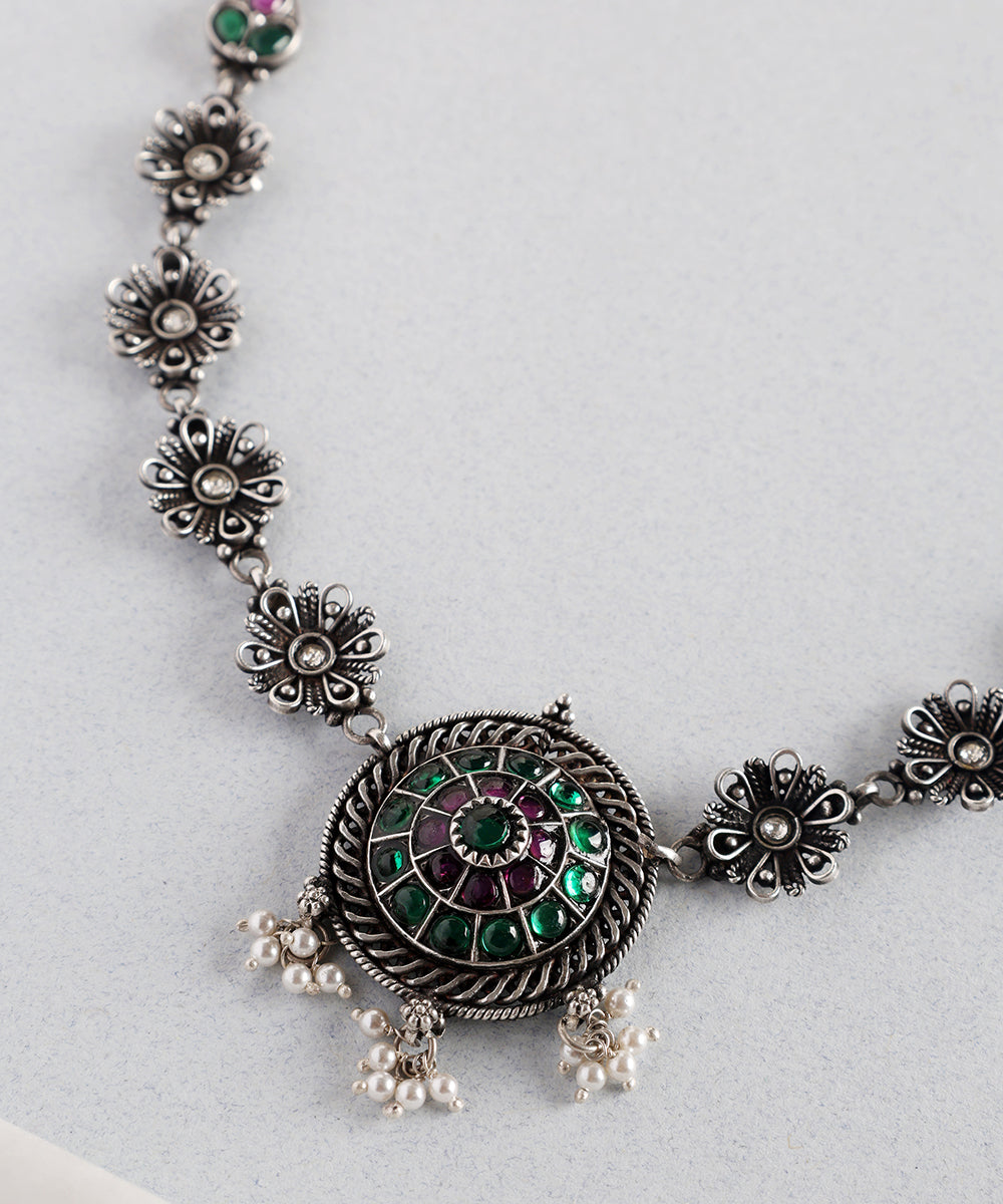 Sneha_Handcrafted_Oxidised_Pure_Silver_Necklace_With_Kempstones_And_Floral_Motifs_WeaverStory_02