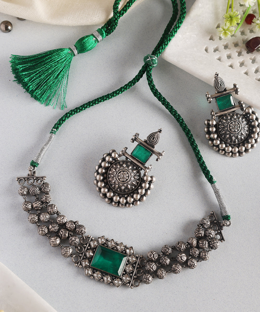 Chandni_Handcrafted_Oxidised_Pure_Silver_Necklace_Set_With_Kempstones_WeaverStory_01