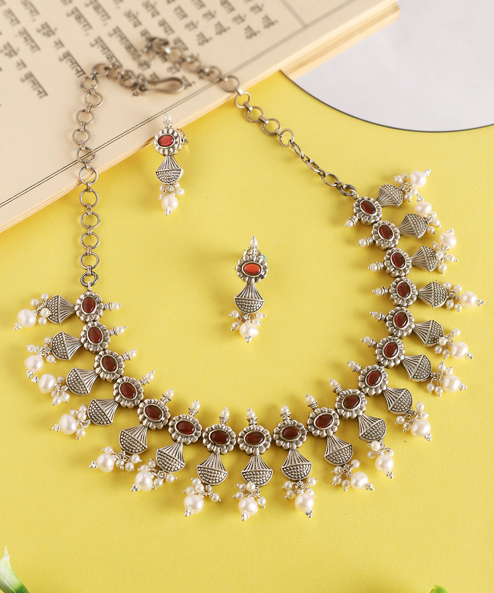 Jhanvi_Handcrafted_Oxidised_Pure_Silver_Necklace_Set_With_Kundan_And_Pearls_WeaverStory_01