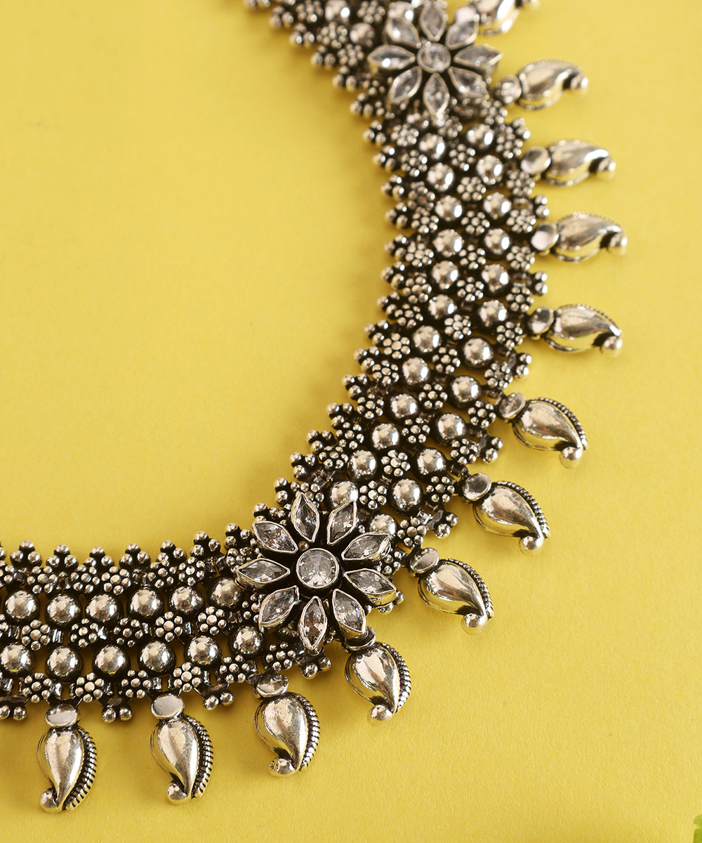 Lasya_Handcrafted_Oxidised_Pure_Silver_Necklace_With_Kundan_WeaverStory_02