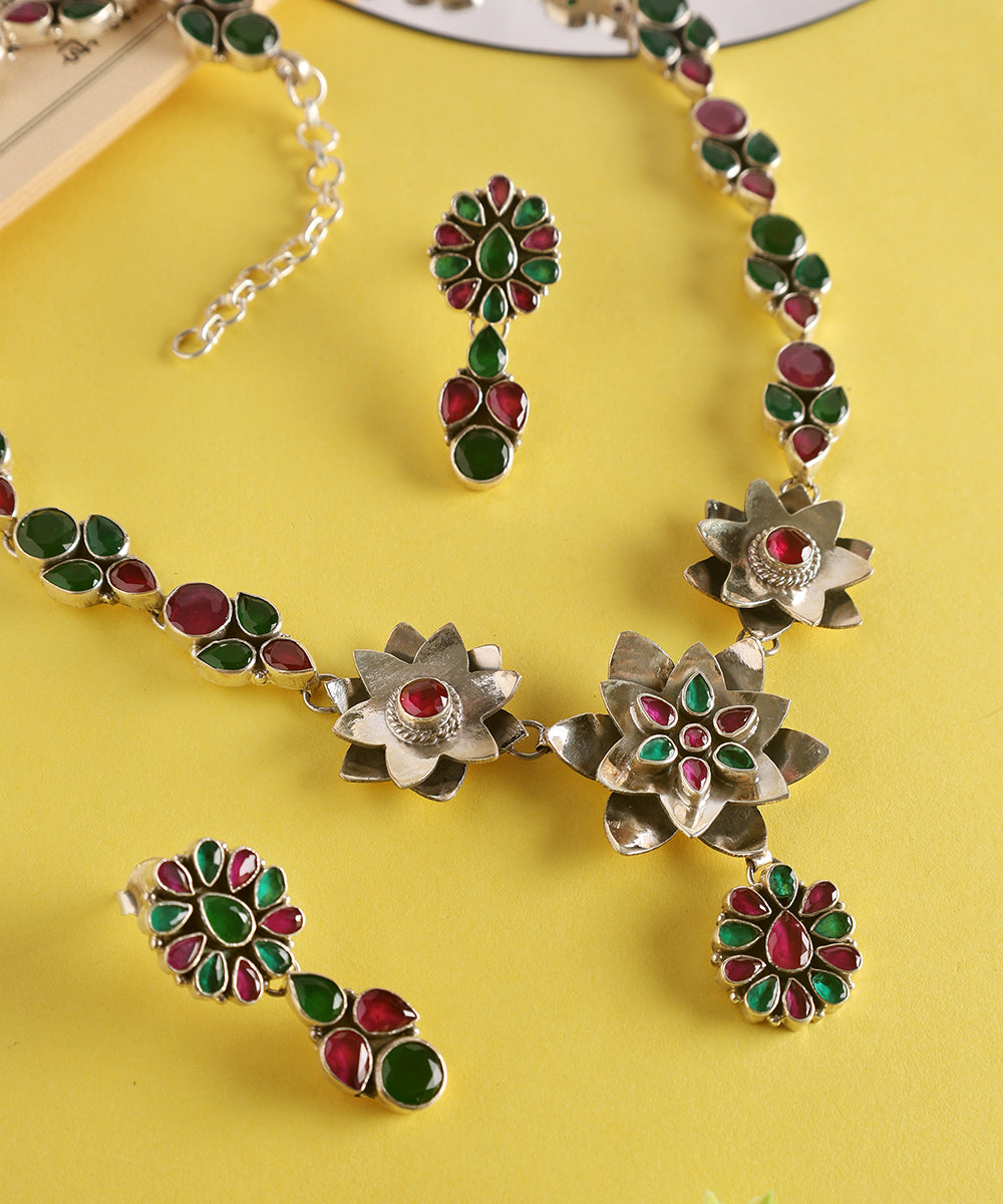 Unnati_Handcrafted_Oxidised_Pure_Silver_Necklace_Set_With_Floral_Motifs_And_Kundan_WeaverStory_02