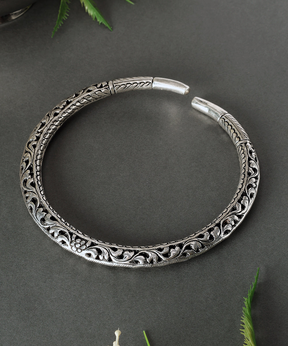 Arjita_Handcrafted_Oxidised_Pure_Silver_Hasli_WeaverStory_01