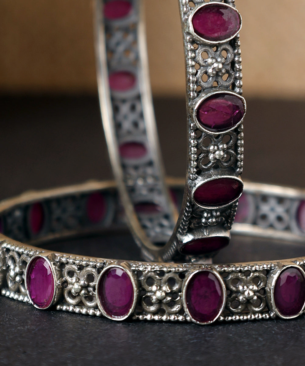 Gitashri_Handcrafted_Oxidised_Pure_Silver_Bangles_With_Ruby_WeaverStory_02