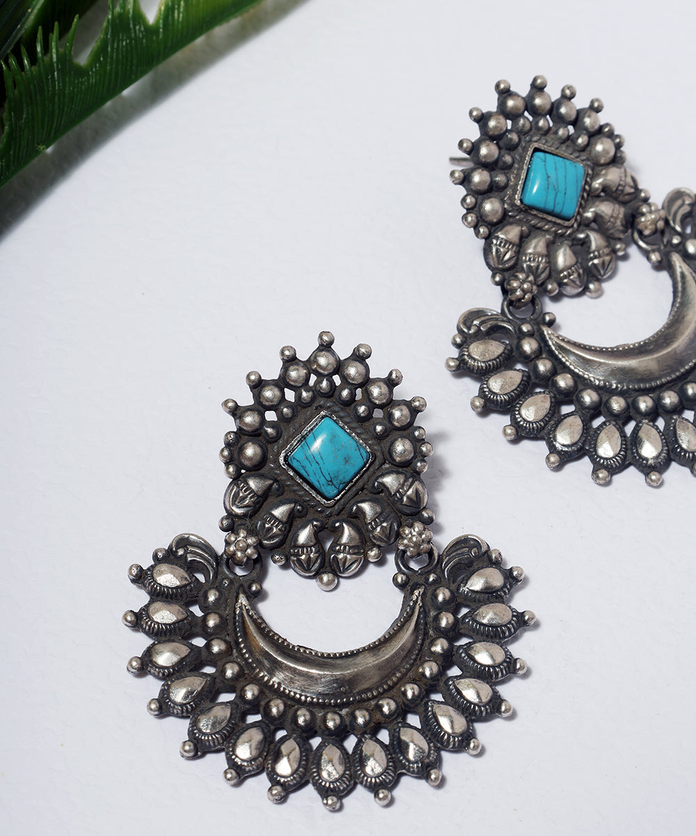 Ekantika_Handcrafted_Oxidised_Pure_Silver_Earrings_With_Kempstones_WeaverStory_02