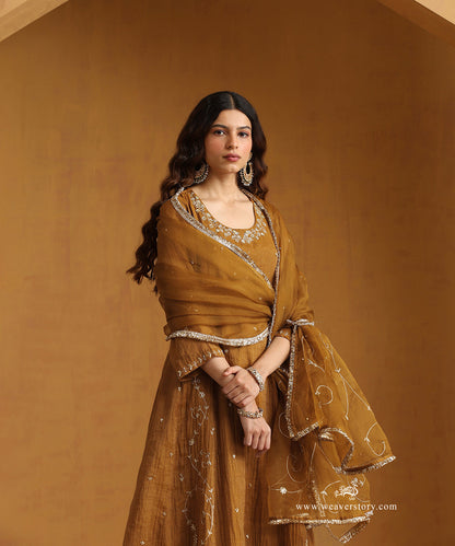 Mustard_Yellow_Hand_Embroidered_Cotton_Tissue_Side_Kali_Kurta_With_Pants_And_Organza_Dupatta_WeaverStory_02