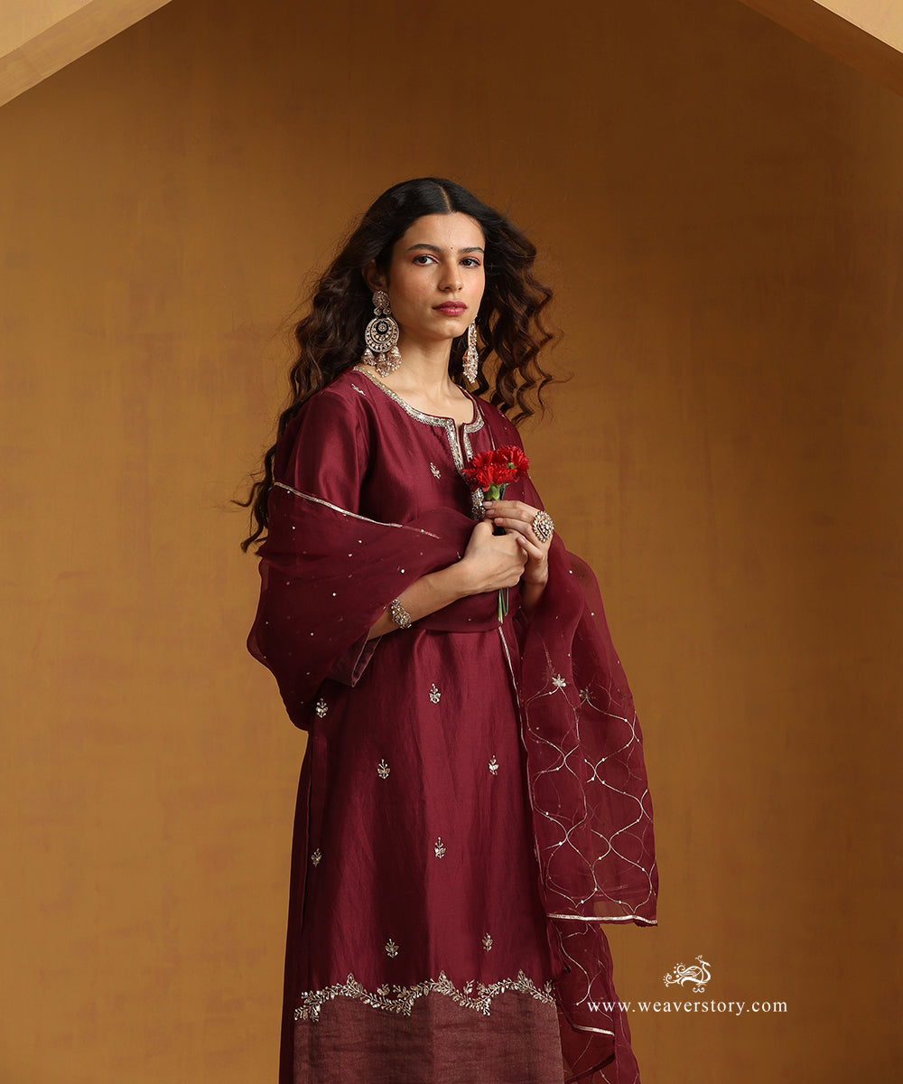 Red_Hand_Embroidered_Chanderi_Kurta_With_Pants_And_Organza_Dupatta_WeaverStory_02