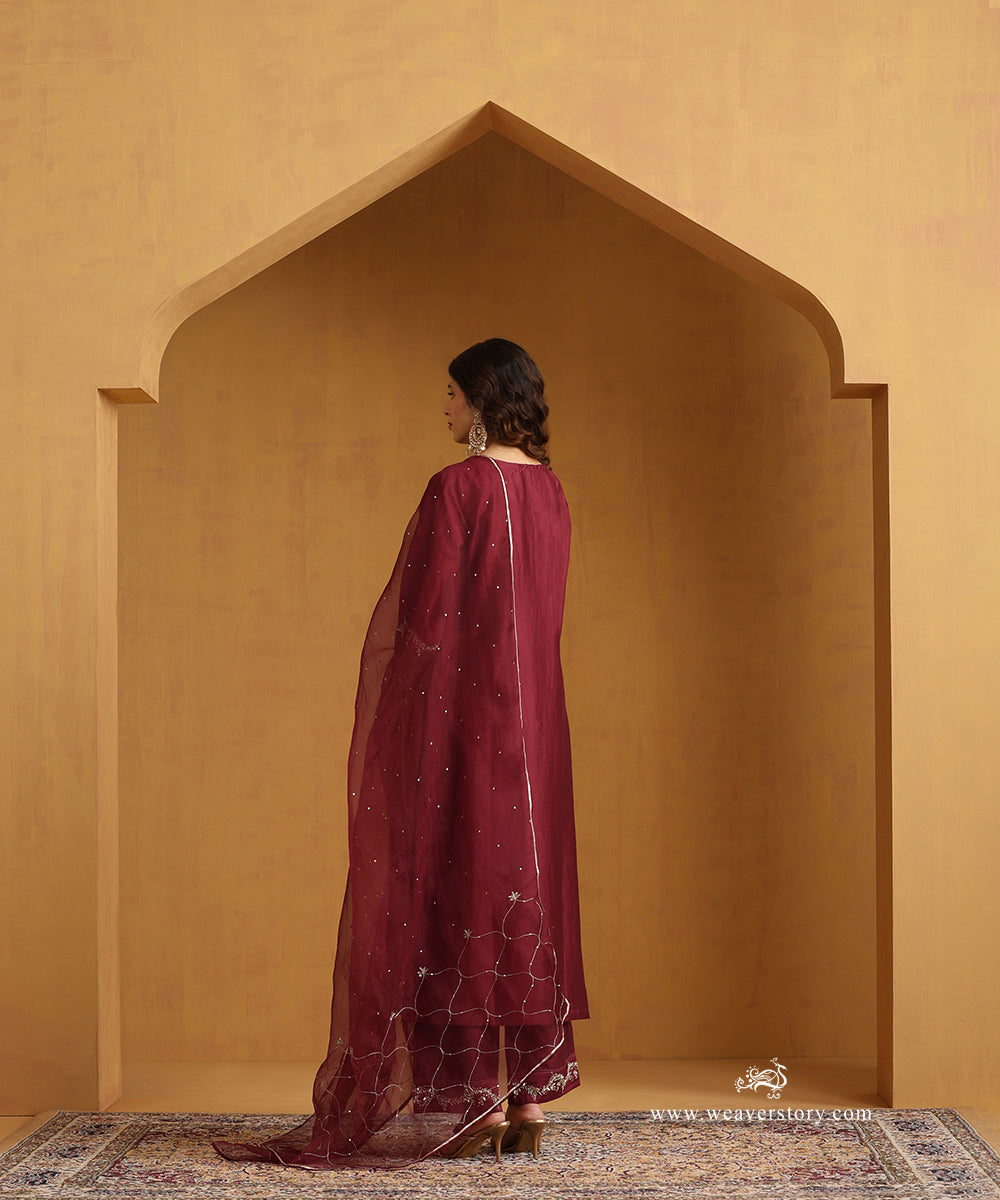 Red_Hand_Embroidered_Chanderi_Kurta_With_Pants_And_Organza_Dupatta_WeaverStory_03