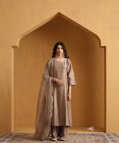 Beige_Hand_Embroidered_Chanderi_Kurta_With_Pants_And_Organza_Dupatta_WeaverStory_01