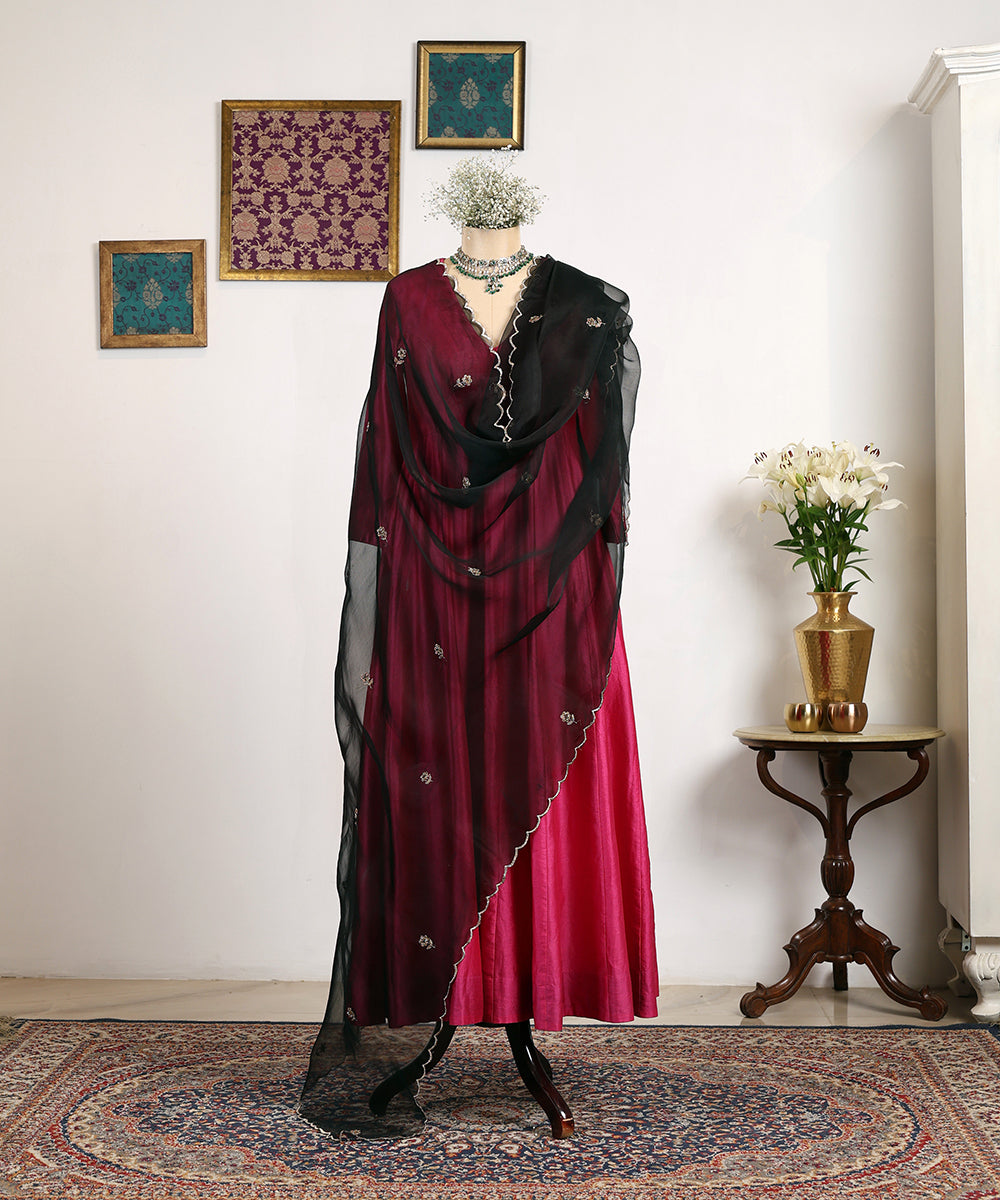Black_Handloom_Organza_Dupatta_With_Scallop_Boder_And_Hand_Embroidery_WeaverStory_01