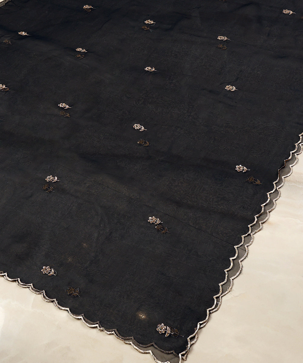Black_Handloom_Organza_Dupatta_With_Scallop_Boder_And_Hand_Embroidery_WeaverStory_03