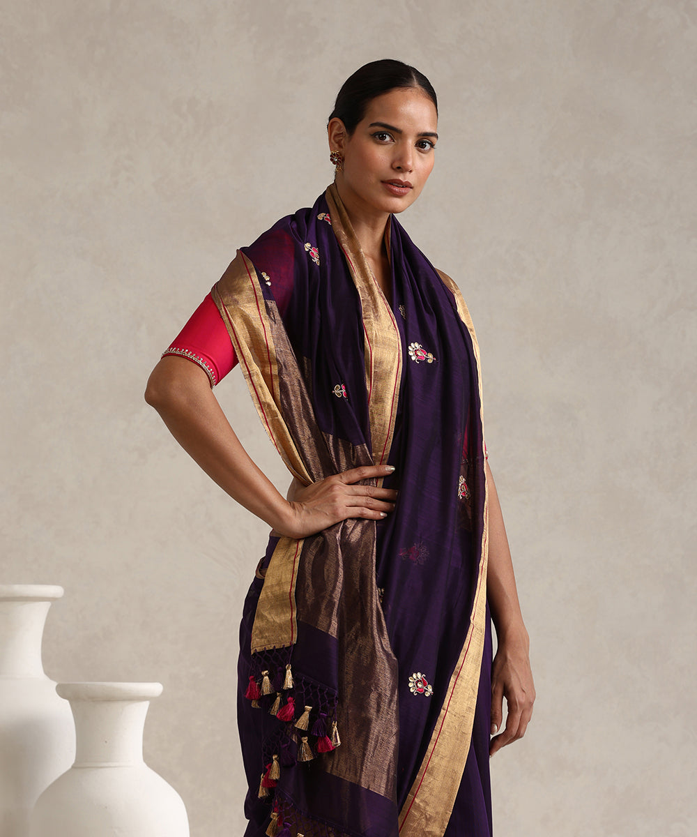 Purple_Handloom_Pure_Chanderi_Saree_With_Magenta_Hand_Embroidered_Booti_WeaverStory_02