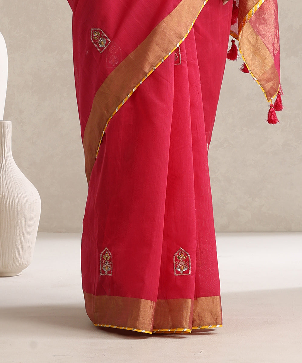 Gulal_Pink_Handloom_Pure_Chanderi_Saree_With_Hand_Embroidery_And_Yellow_Lace_WeaverStory_05