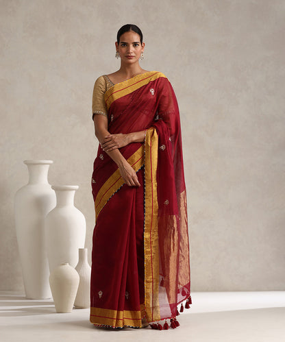 Maroon_Handloom_Pure_Chanderi_Saree_With_Small_Hand_Embroidered_Booti_And_Lace_WeaverStory_01