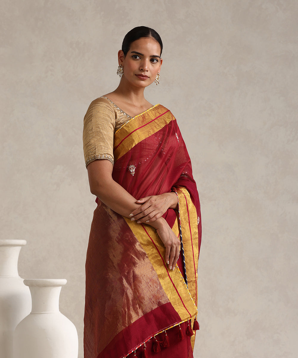 Maroon_Handloom_Pure_Chanderi_Saree_With_Small_Hand_Embroidered_Booti_And_Lace_WeaverStory_02