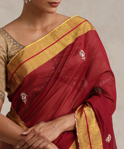 Maroon_Handloom_Pure_Chanderi_Saree_With_Small_Hand_Embroidered_Booti_And_Lace_WeaverStory_04