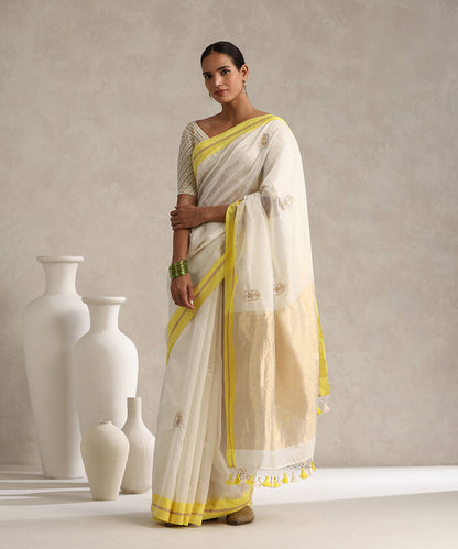 Handloom_White_Pure_Chanderi_Saree_With_Yellow_Border_And_Gota_Hand_Embroidery_WeaverStory_01